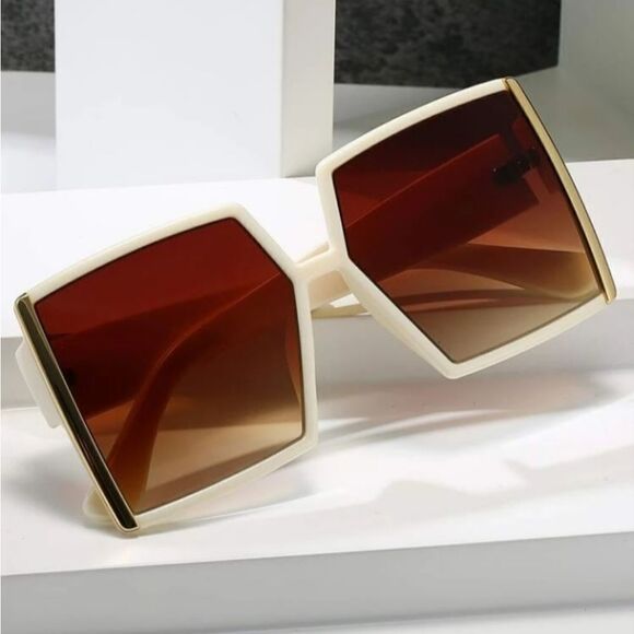 NWT Oversized sunglasses main image 10